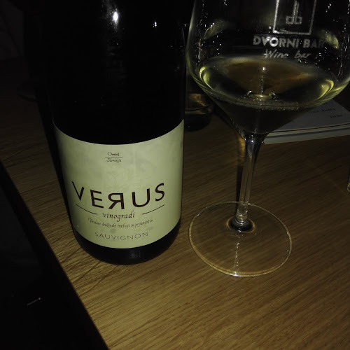 Dvorni Bar - Gastronomija in gostinstvo