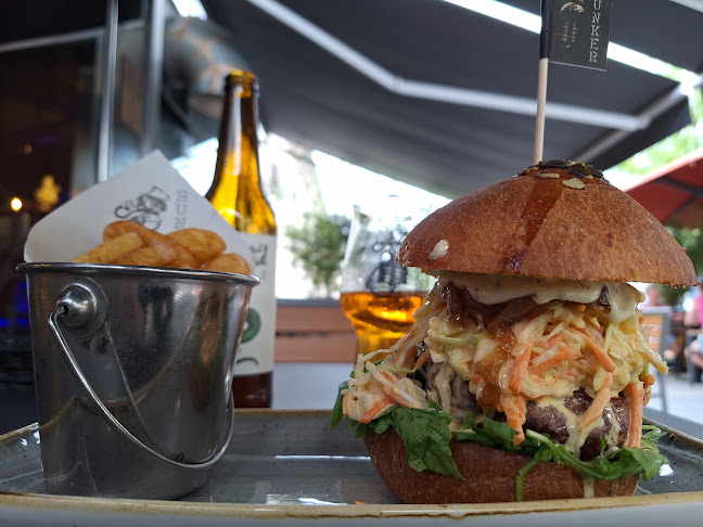 Comentarii opinii despre Bunker postapocalyptic steampunk bar