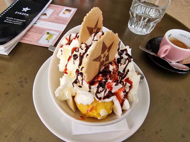 Kavarna Zvezda, Hotel Slon