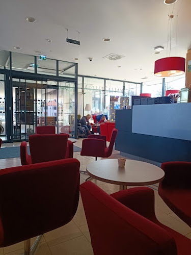 Opinii despre ČAJNA SOBA & KAVARNA KNJIŽNICA în Radovljica - Gastronomija in gostinstvo