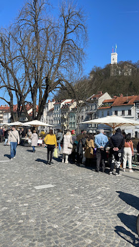 Nedeljski bolšji trg - sejem starin v Ljubljani • Flea Market Ljubljana - Antique fair