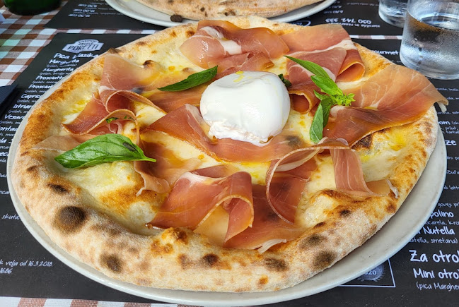 Casa della Pizza - Gastronomija in gostinstvo