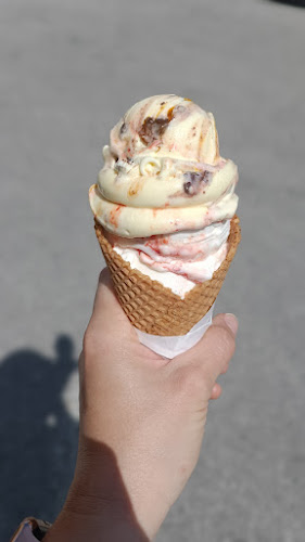 Sladoledarna M, Demiri Basri S.P.