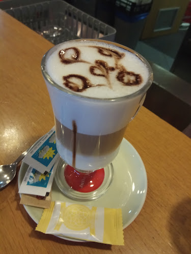 M - CAFFE Kavarna in Bar - Gastronomija in gostinstvo