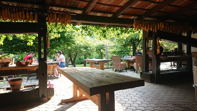 Opinii despre Domačija Kmečki hram în Kostanjevica na Krki - Gastronomija in gostinstvo