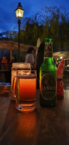 Slovenska Hiša - Gastronomija in gostinstvo