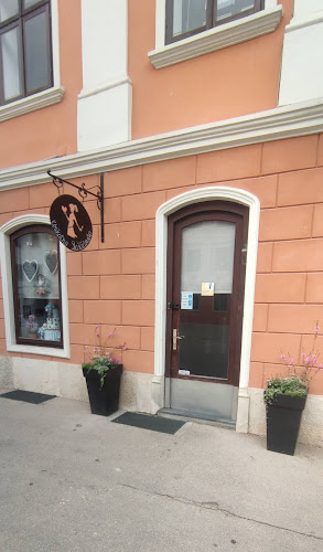 Opinii despre Unikatno slaščičarstvo în Škofja Loka - Gastronomija in gostinstvo