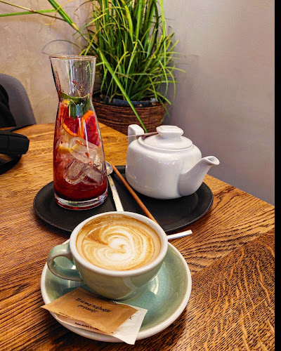 Opinii despre Dvor Tacen Kavarna în Ljubljana - Šmartno - Gastronomija in gostinstvo