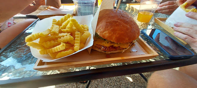 Goban burger, okrepčevalnica - Gastronomija in gostinstvo