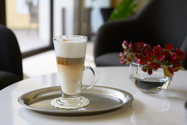 Eleonora, Grajska Časopisna Kavarna