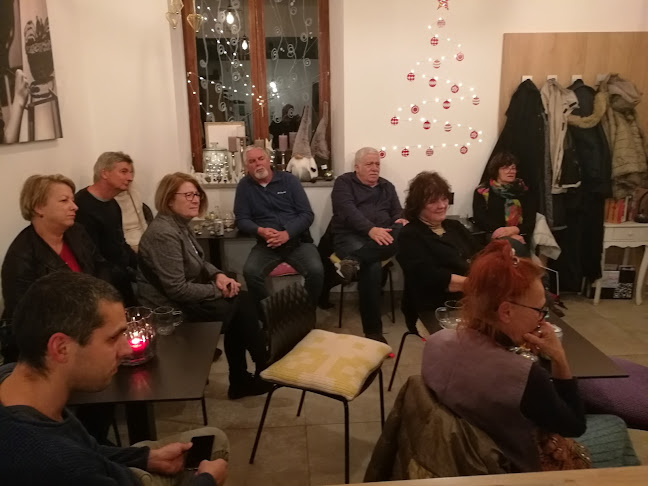 Modra Kava - Knjigarna in Kavarna