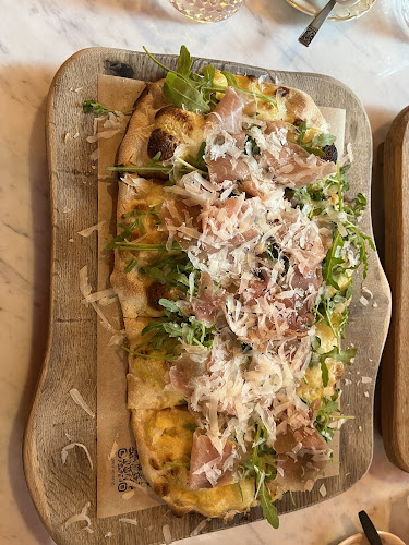 Gornji trg 20, 1000 Ljubljana