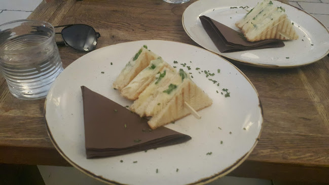 Dvor Tacen Kavarna - Gastronomija in gostinstvo