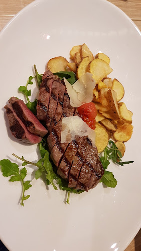 Tržaška c. 5, 1000 Ljubljana