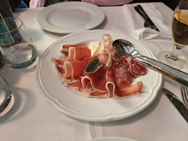 Gostilna pri Hribu Povir, Milan Perhavec s.p. - Sežana