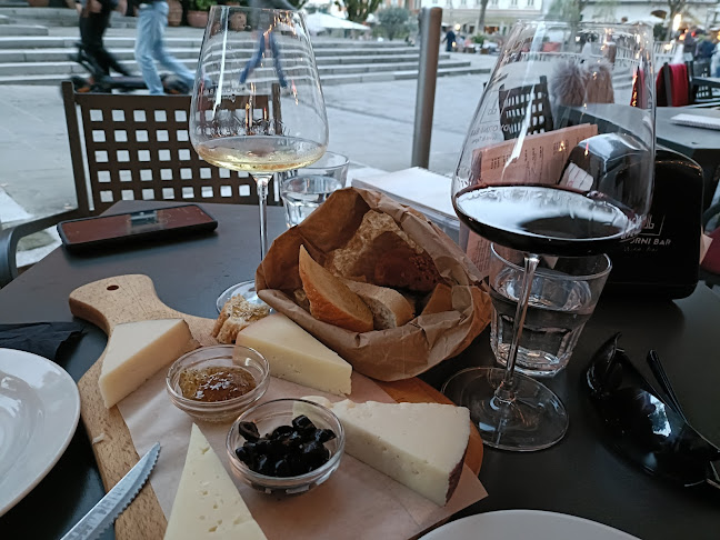 Dvorni Bar - Gastronomija in gostinstvo