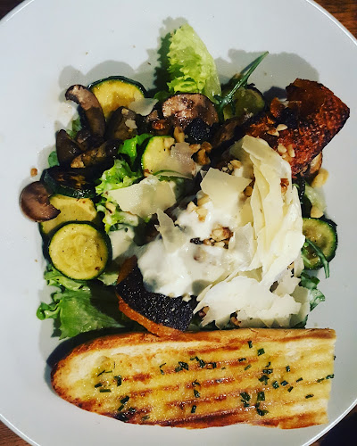 Kavarna Isabella - Gastronomija in gostinstvo