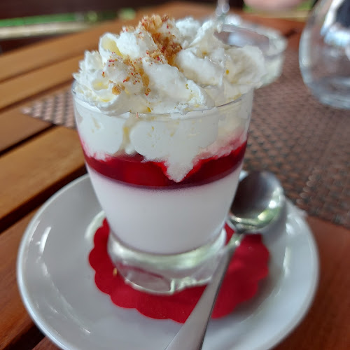 Gostilna Pri Slavki, S.P. Valentin Svetelj - Gastronomija in gostinstvo