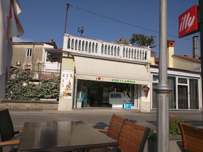 I love Yoogurtlandia