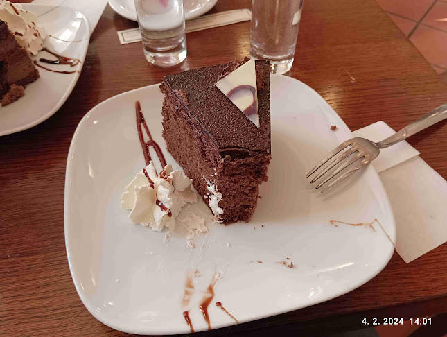 KAVARNA IN SLAŠČIČARNA KLJUKEC - Gastronomija in gostinstvo