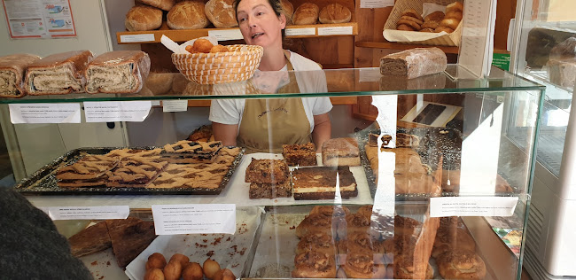 Opinii despre Dvorska Pekarna, Lea Kump Kastelic S.P. în Dvor - Gastronomija in gostinstvo