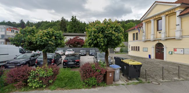 Golden Gloves Fit Café