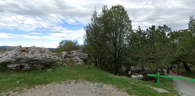 Koča Mladika na Pečni rebri (733 m)