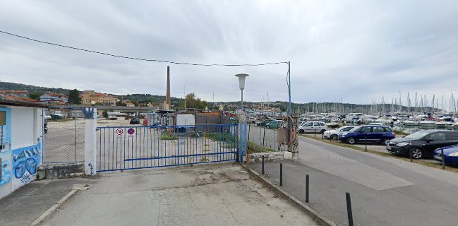 Burger Time Izola - lokal ob obali