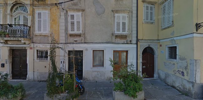 Prešernovo nabrežje 4, Prvomajski trg 3, 6330 Piran